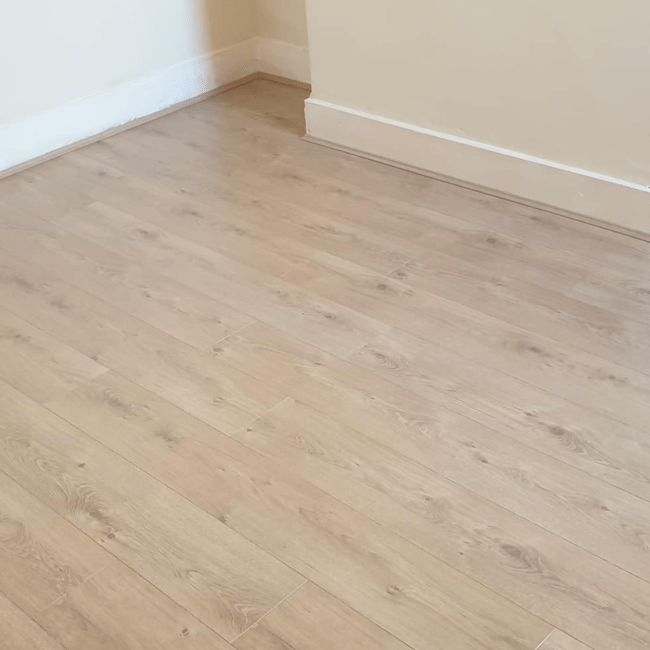 Lifestyle chelsea  traditional Oak 8mm V groove 8mm Laminate Flooring